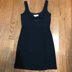 Black Sleeveless Front-Tie Keyhole Dress